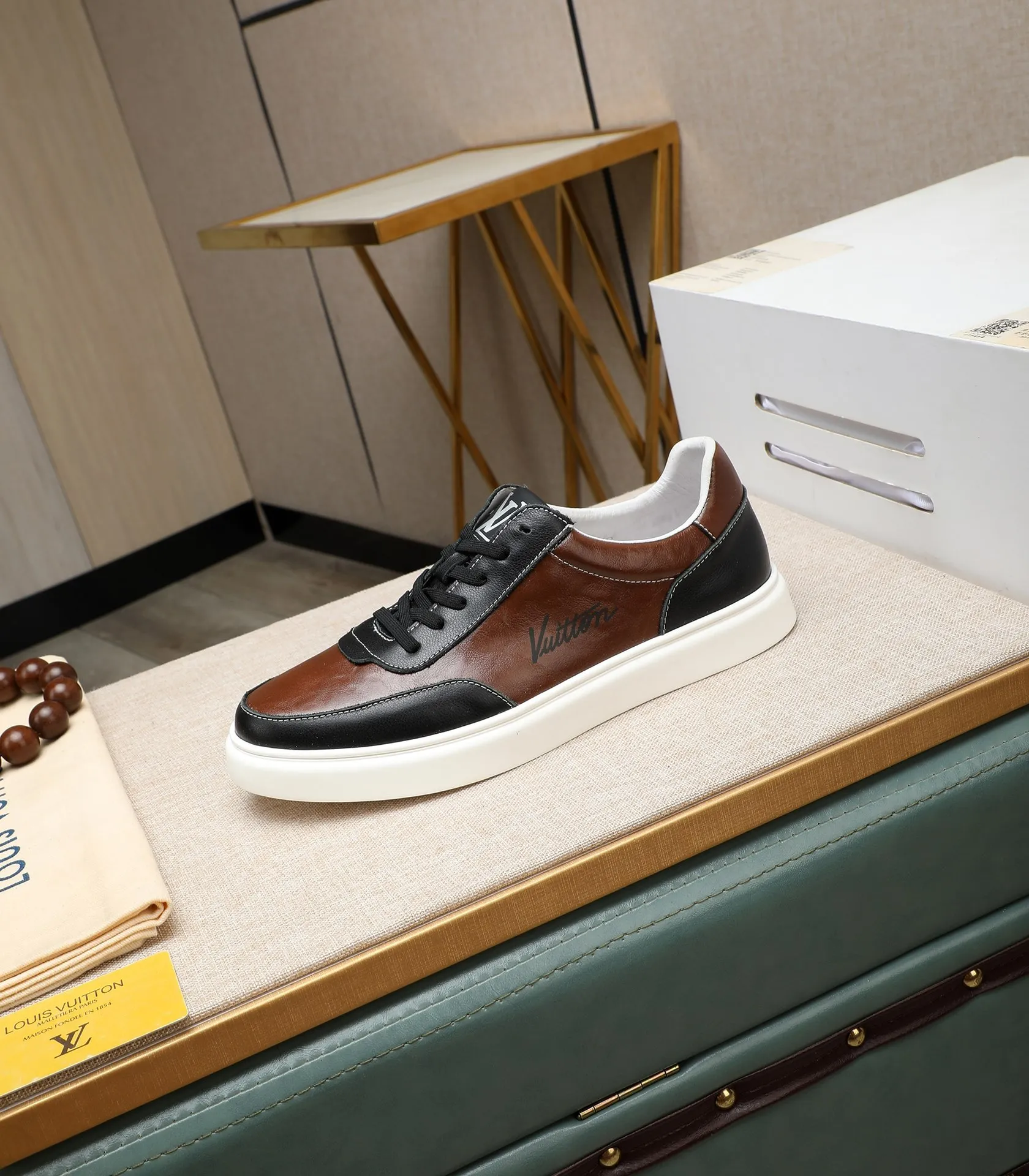 Men's shoes 💰440📛📛【LOUIS VUITTON】Louis Vuitton 2024 official website synchronized new products 👟Milan fashion catwalk style 🇰🇾🇰🇾LV family logo, celebrity style, a must-have for fashionistas ⚠️First-layer calfskin ➕Genuine leather lining ➕Official website original version special outsole 👞Number 38-44